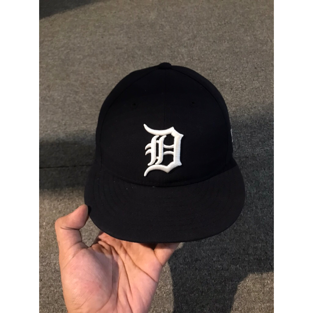 topi detroid warna navy fitted 59fifty