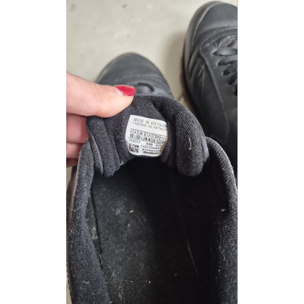 ORI Preloved Reebok Classic Leather Black Gum sneakers