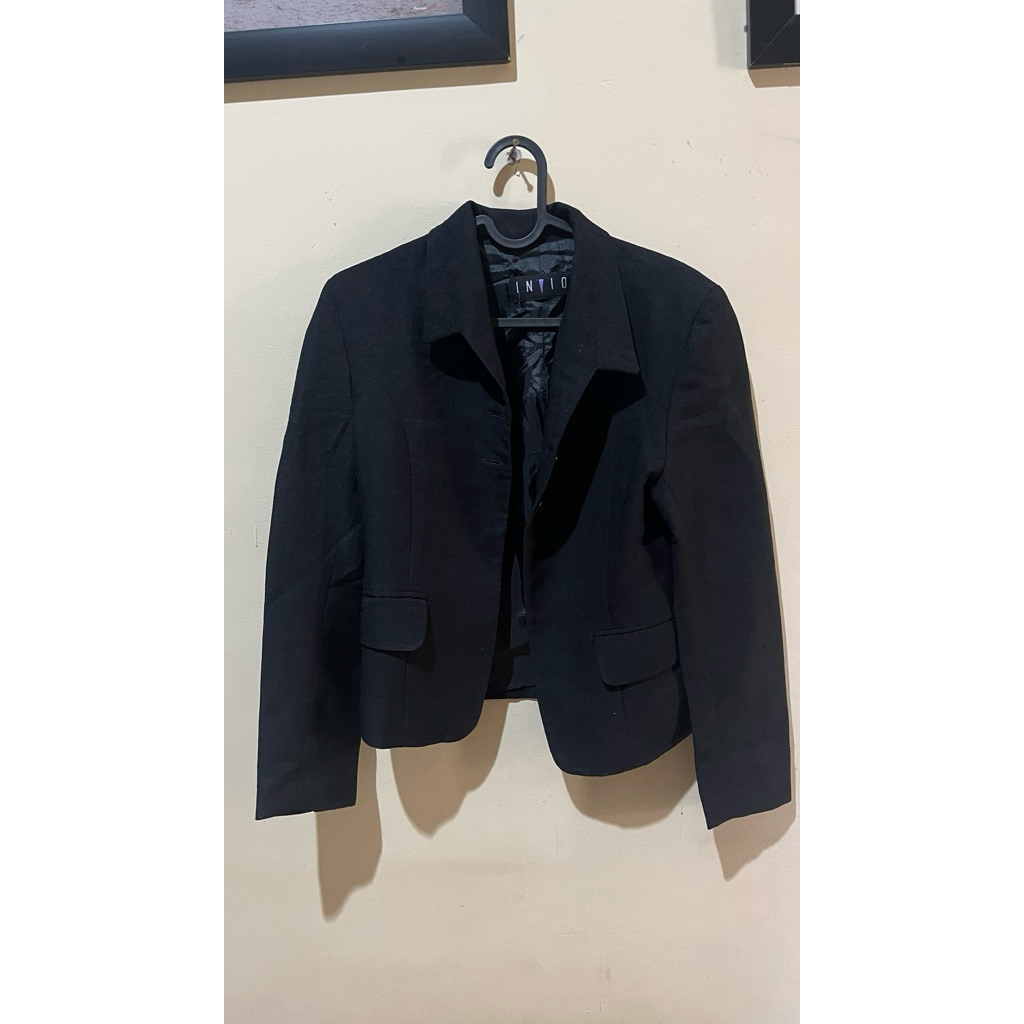 blazer hitam invio