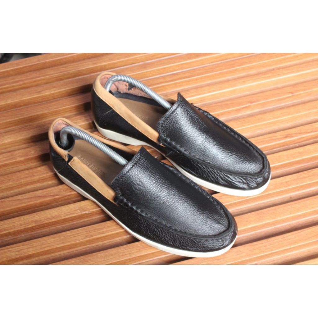 loafer slip on nyantai keren mewah"Saint Bvvis" upper kulit asli kilat.outsole kokoh. size 40 insole