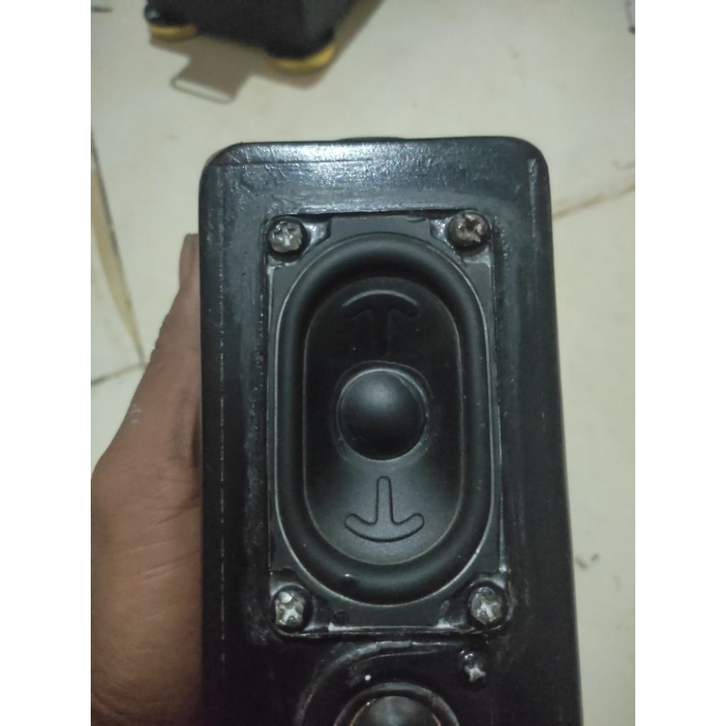 speaker oval