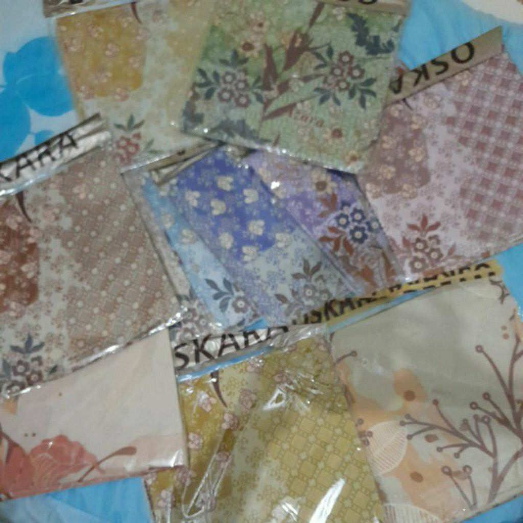 HIJAB SEGIEMPAT MOTIF OSKARA VOAL AZARA