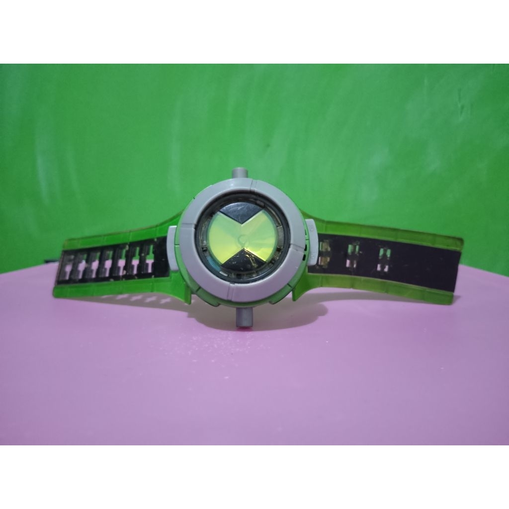 Jam Tangan BEN 10 ILLUMINATOR ULTIMATE OMNITRIX WATCH PROJECTOR CN Bandai 2008 Murah Retro Vintage R
