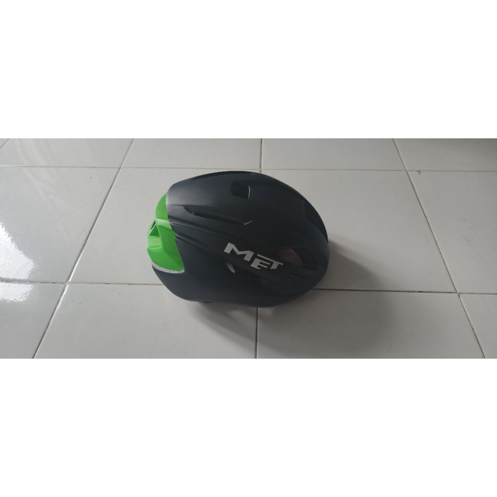 MET Helm size L