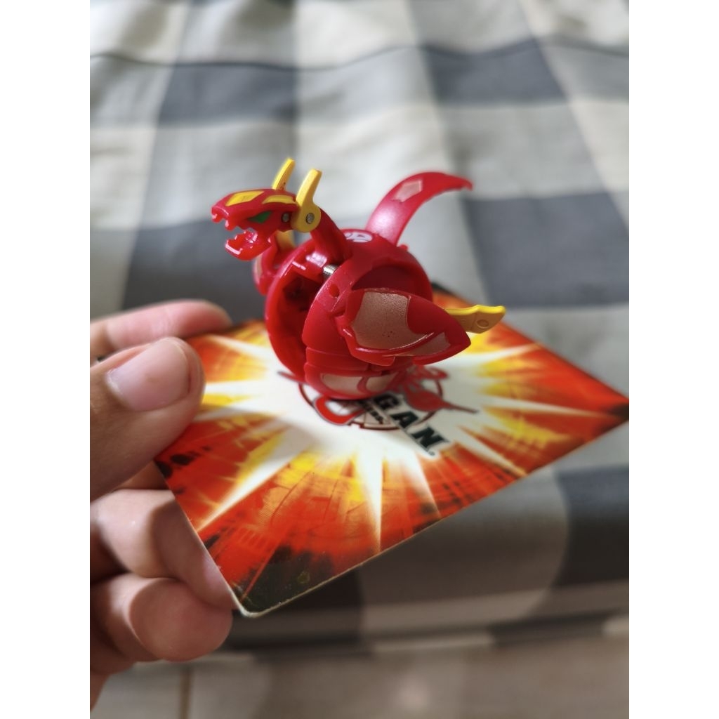 Bakugan Pyrus Pyro Dragonoid