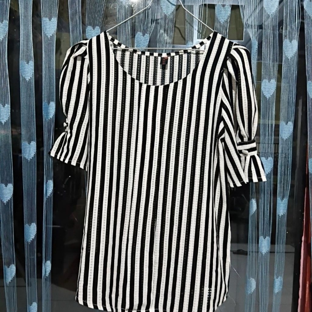 PRELOVED || Atasan Blouse Lengan Pendek Balon Salur-Salur Wanita