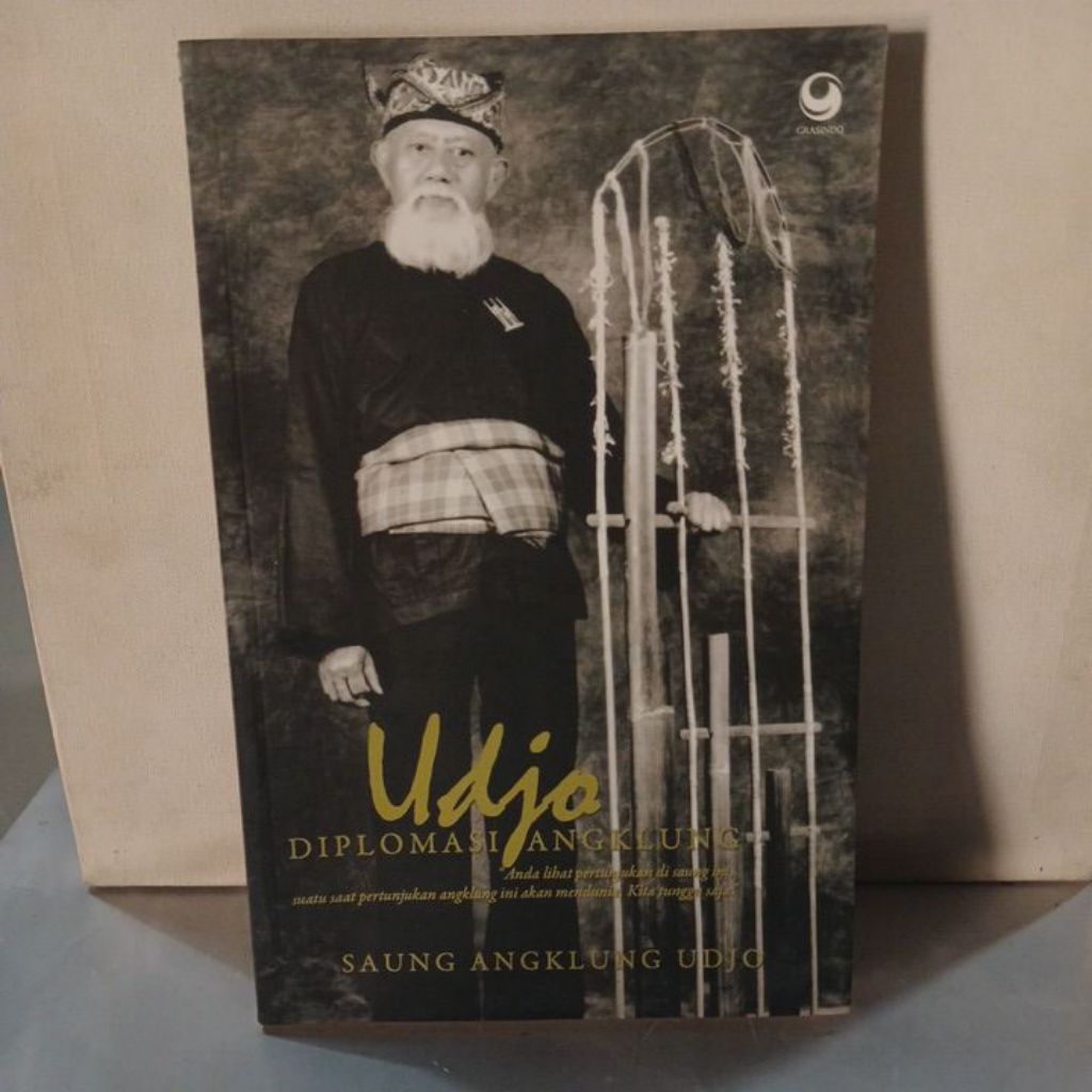 Buku UDJO DIPLOMASI ANGKLUNG