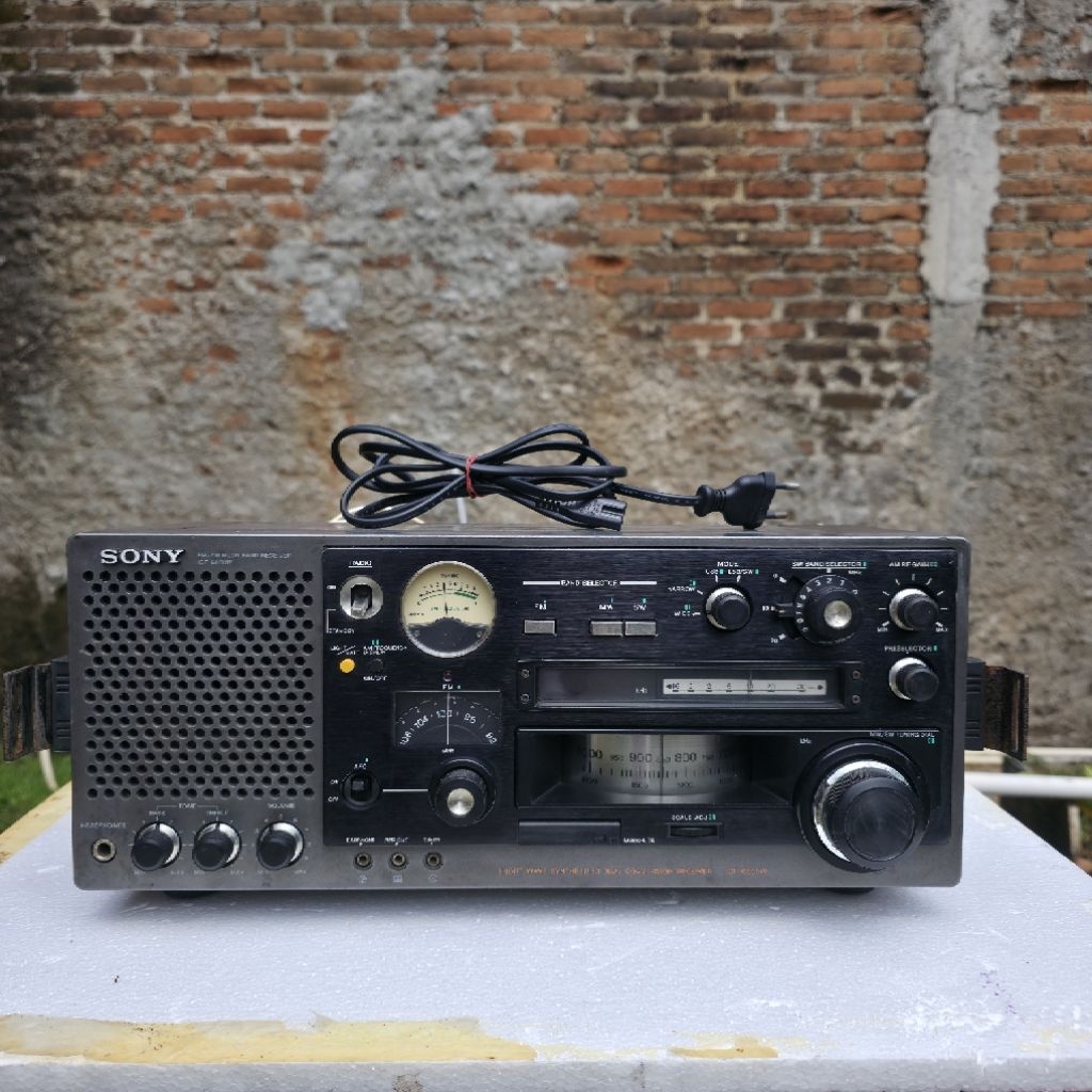 SONY 3 band FM/MW/SW Receiver model ICF-6000W made in JAPAN Radio
