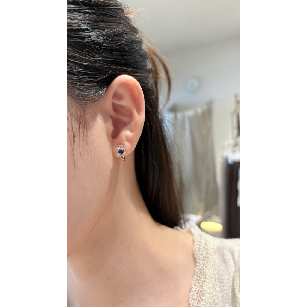 anting katub permata biru titanium