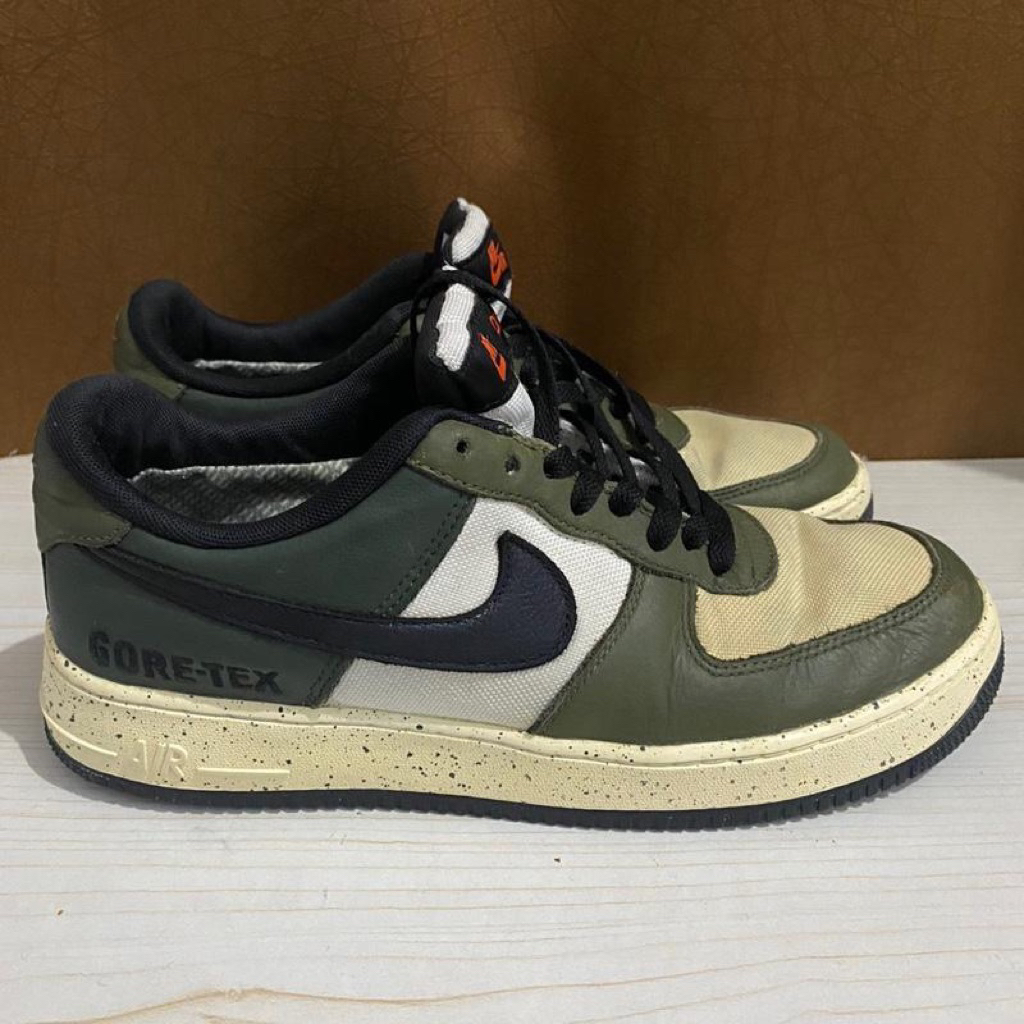 Sepatu second brand Nike Air force 1 Low Gore-Tex Escape Size UK 9 / 44