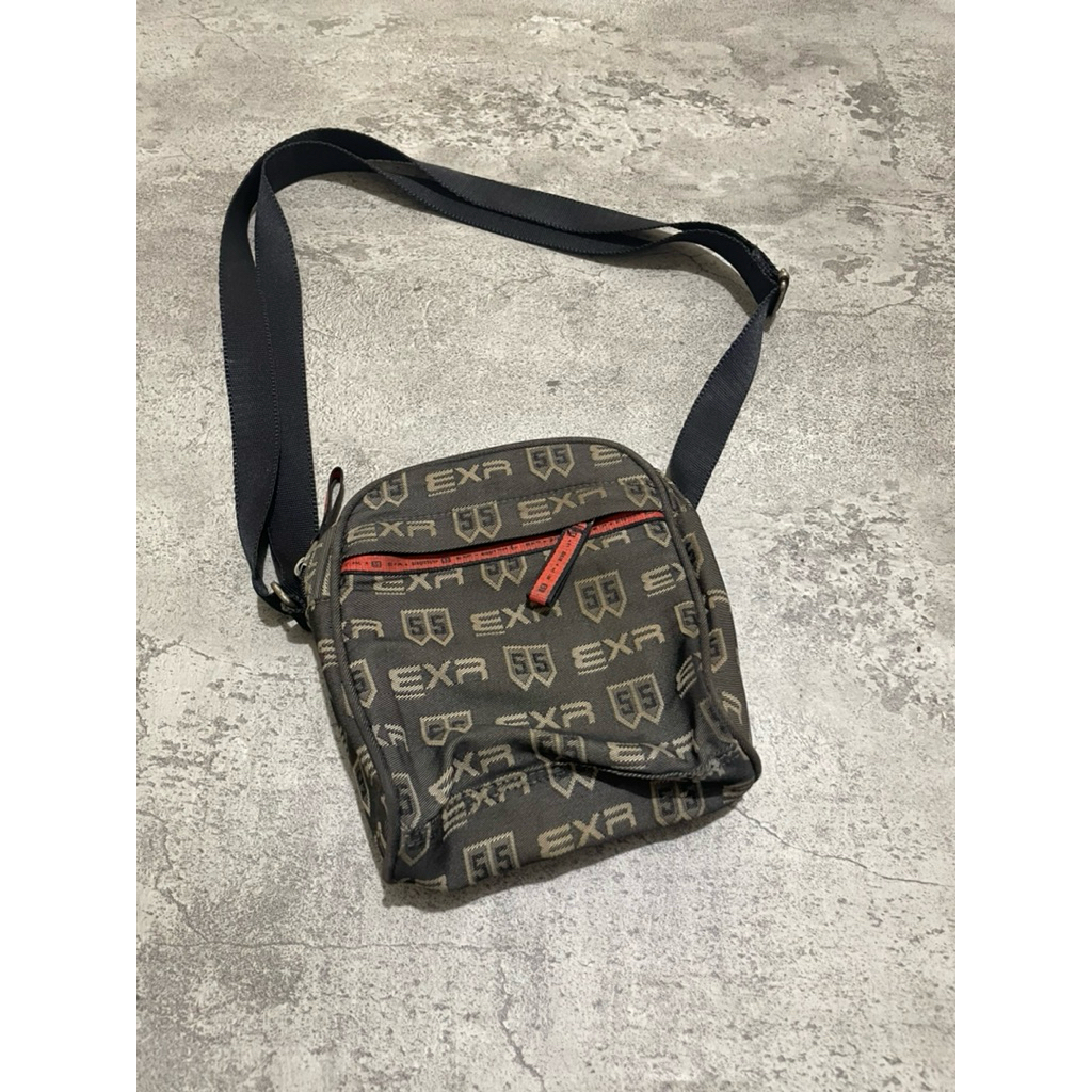 KODE:377-TAS SLING MONOGRAM LOGO BRAND EXR