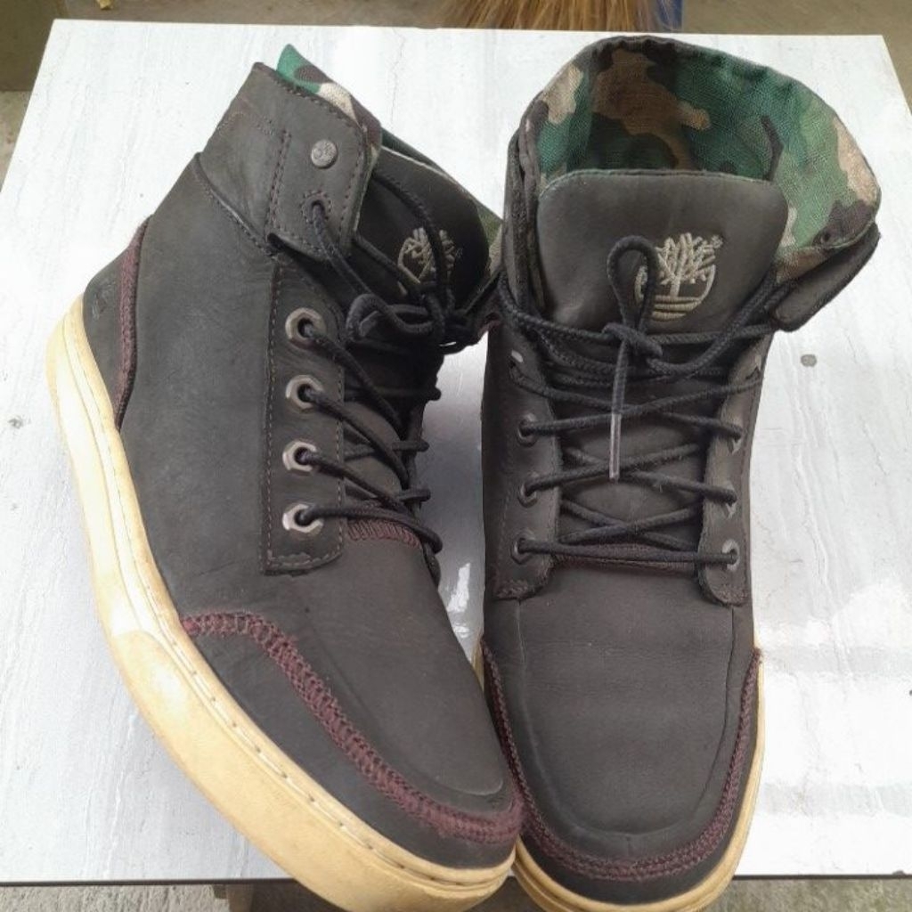 sepatu second original ada minus  (timberland)