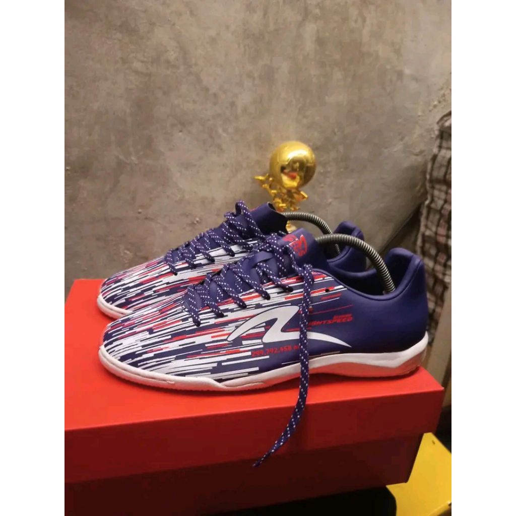 SEPATU FUTSAL LIGHTSPEED REBORN