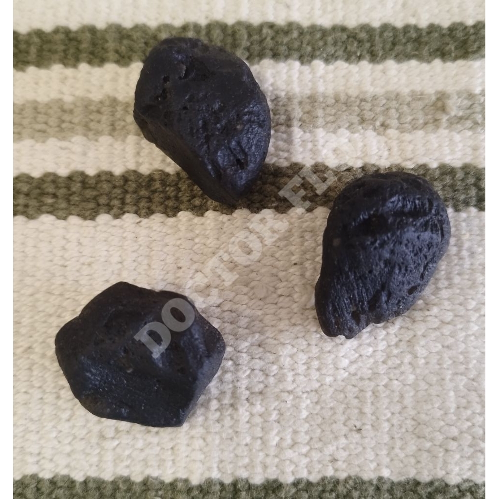 Batu Permata Meteor Cyclops Papua Alami Natural Bentuk Bongkahan Ukuran 20 mm Bahagia