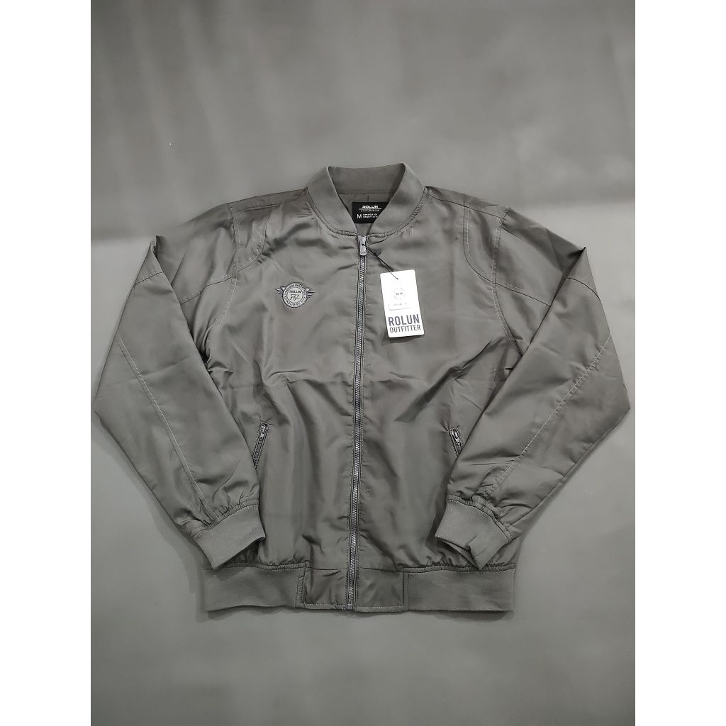 Rolun jaket pria model zipper parasut