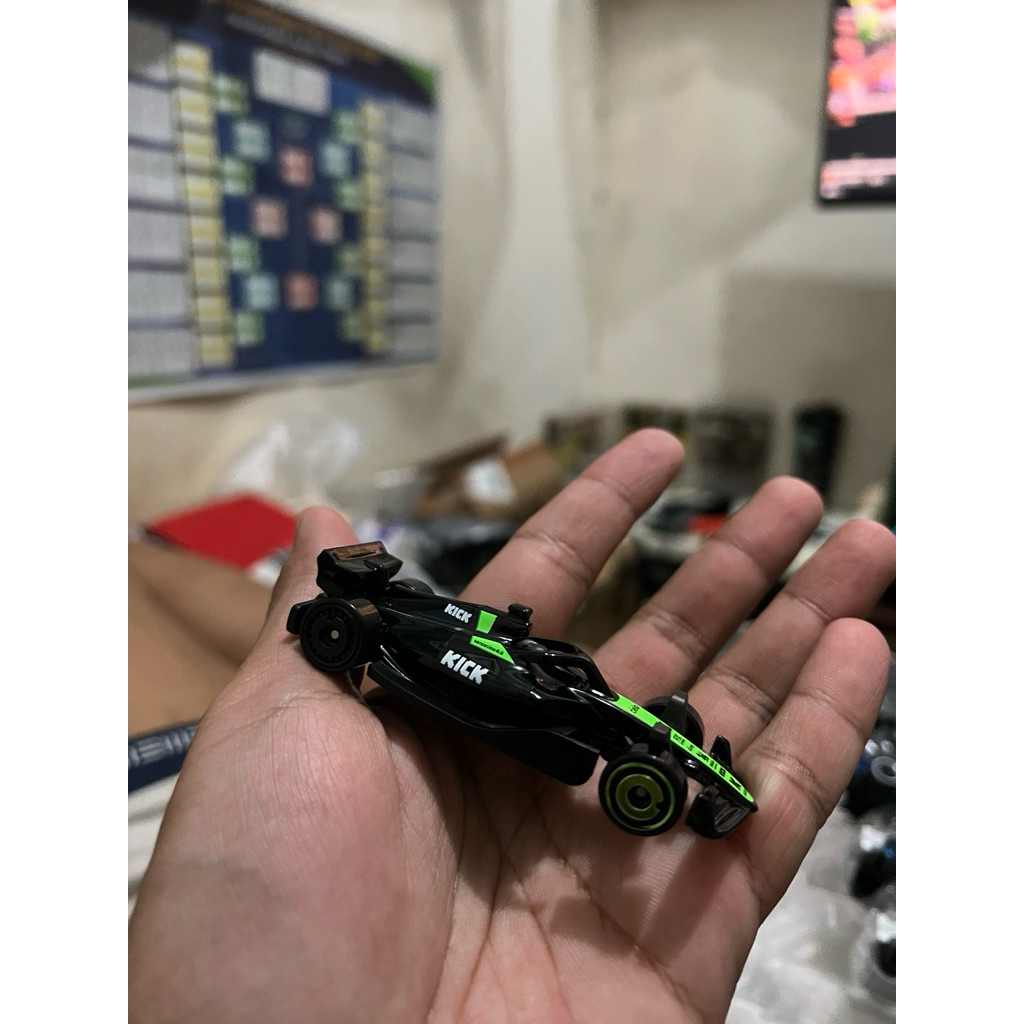 Hotwheels f1 kick sauber