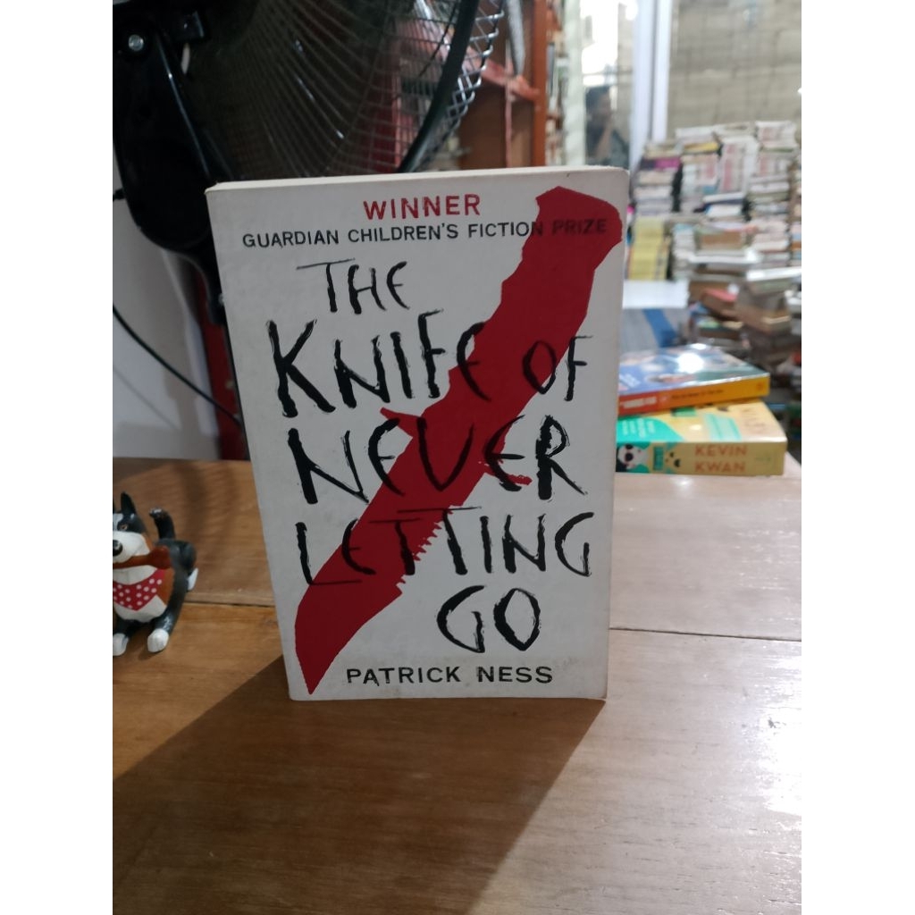 novel bhs inggris The Knife Of Never Letting Go by Patrick Ness bekas/original