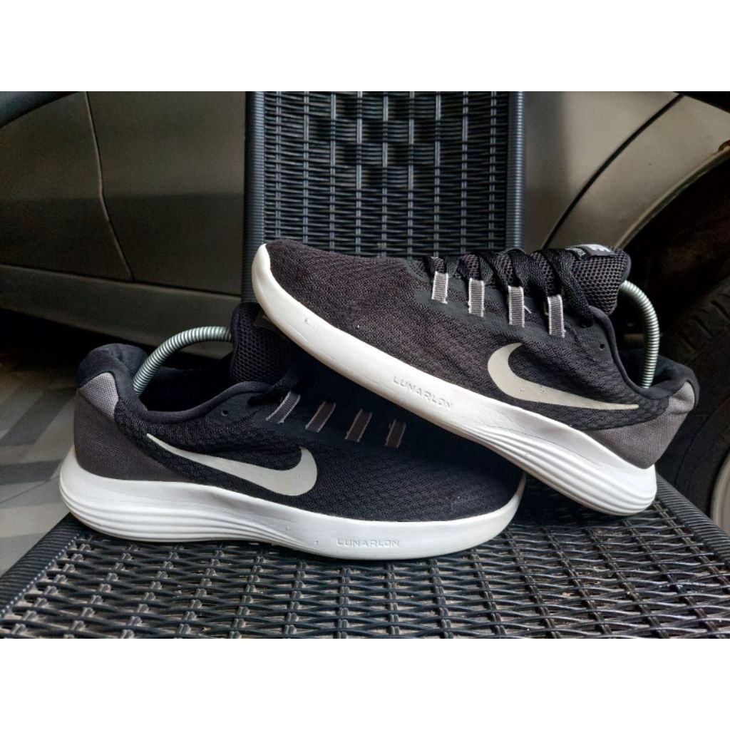 Sepatu Running Nike Lunar Converge