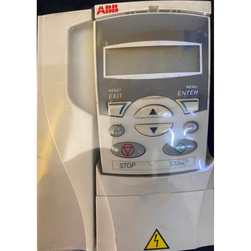 inverter ABB ACS310 3HP/2.2KW input 1P 220V output 3P 220v SECOND ORIGINAL NORMAL POLL