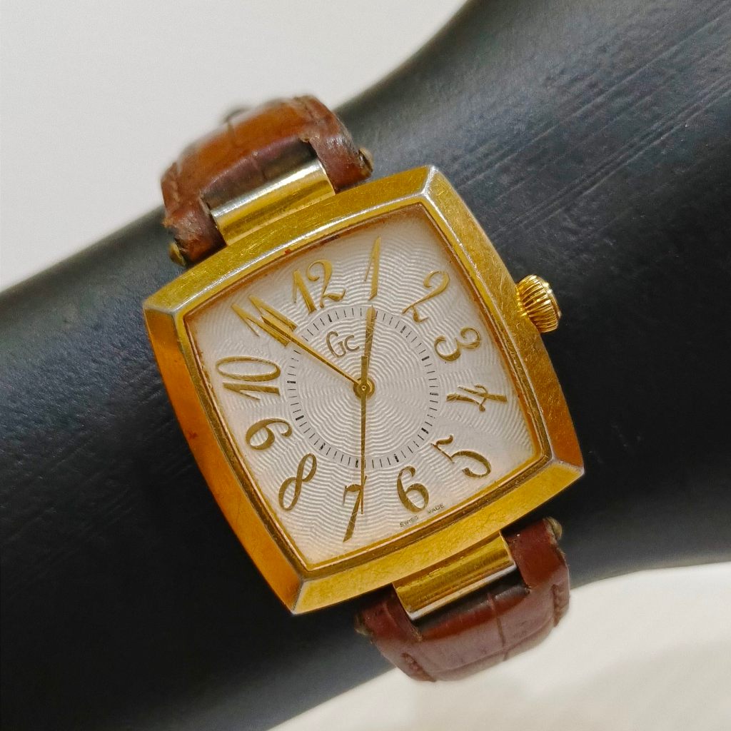 Jam Tangan GC Guess Collection Square 18500 Quartz Watch Pria Kulit Persegi Emas Keren Murah Terbaru