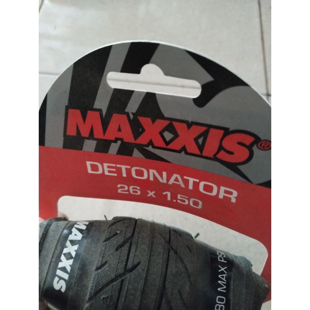 Ban Luar Maxxis Detonator MTB26x1. 50