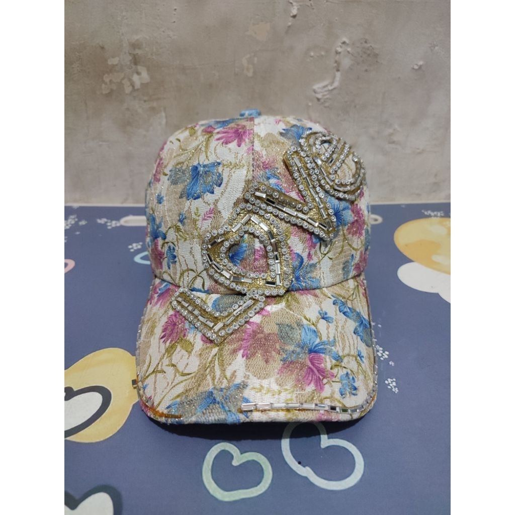 Topi Caps Full Motif Bunga Logo Love