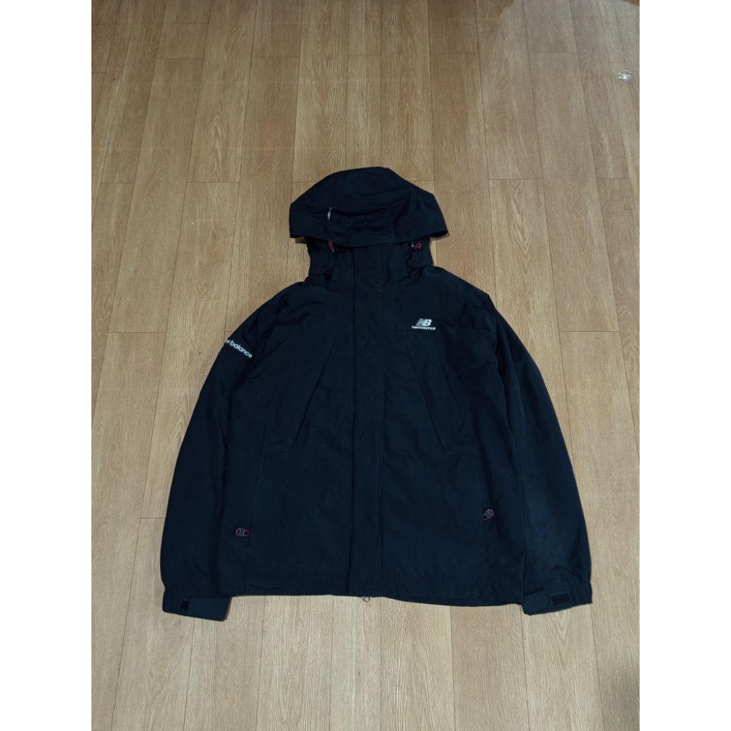 Jaket outdoor new balance gorpcore sz 100 L