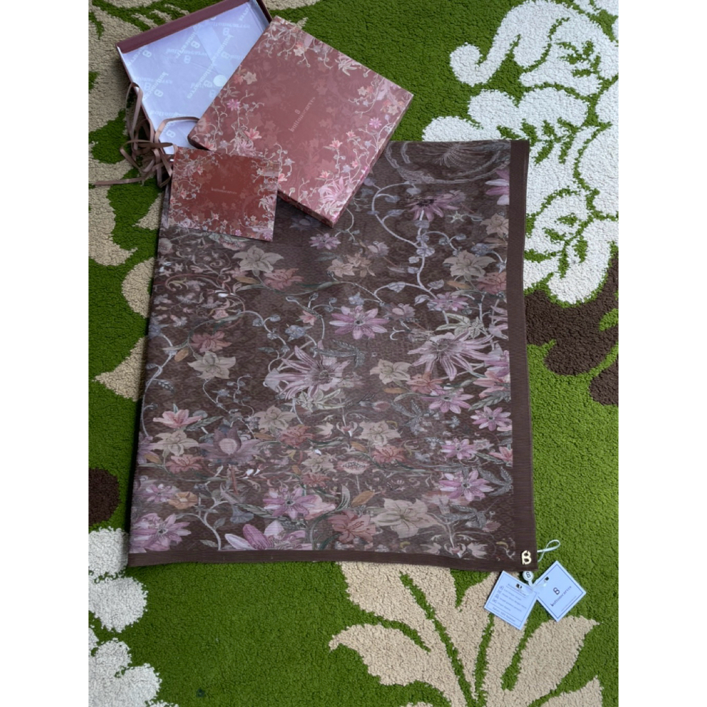 dubai pleated BUTTONSCARVES