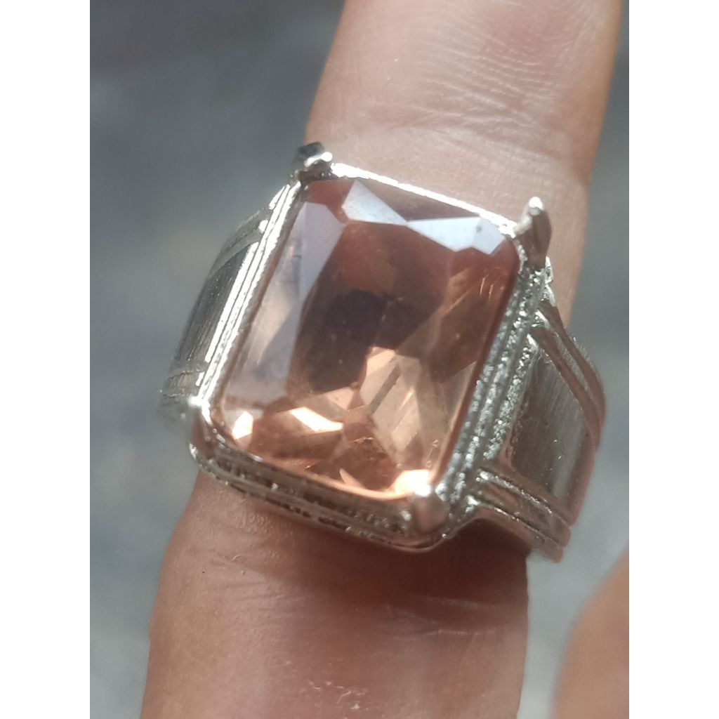 sultanite batu rubah warna