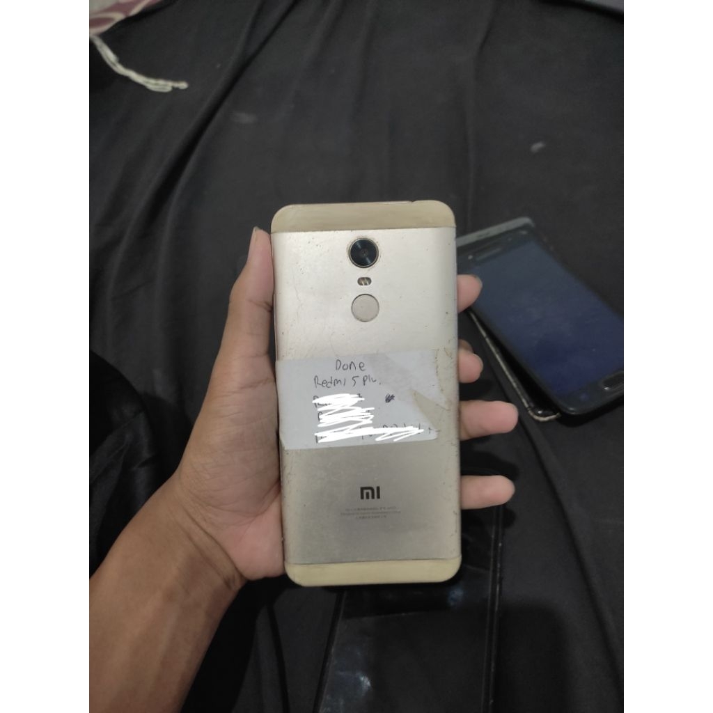 redmi 5 plus ram 3/32gb mesin normal siap paka minus baca deskripsi