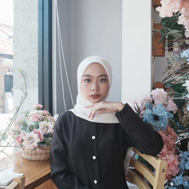 AZORA - Paris Jadul (hijab segi empat) ± 115x115 cm
