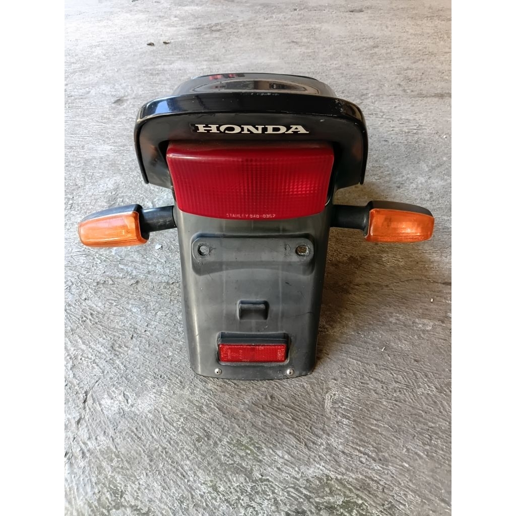 Body Spakbor Lampu Stoplamp sein belakang honda CB 400 CB400 Superfour Original
