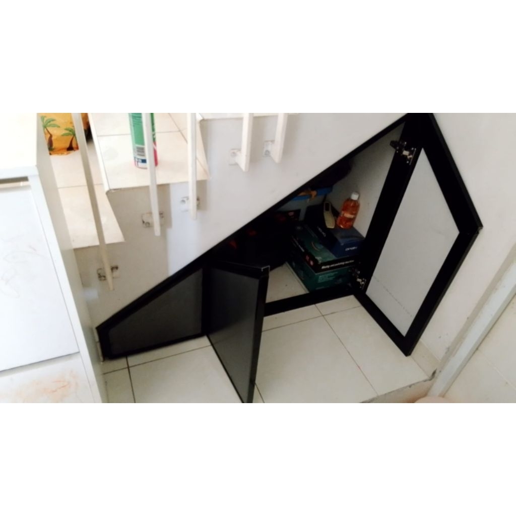 Lemari Bawah Tangga Aluminium Warna Hitam Custom