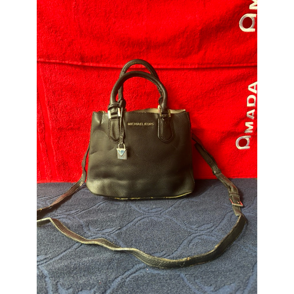 TAS SLING TOP HANDLE WANITA KULIT ASLI MK SECOND BRANDED HITAM / TAS SELEMPANG ALMA KULIT ASLI WANIT