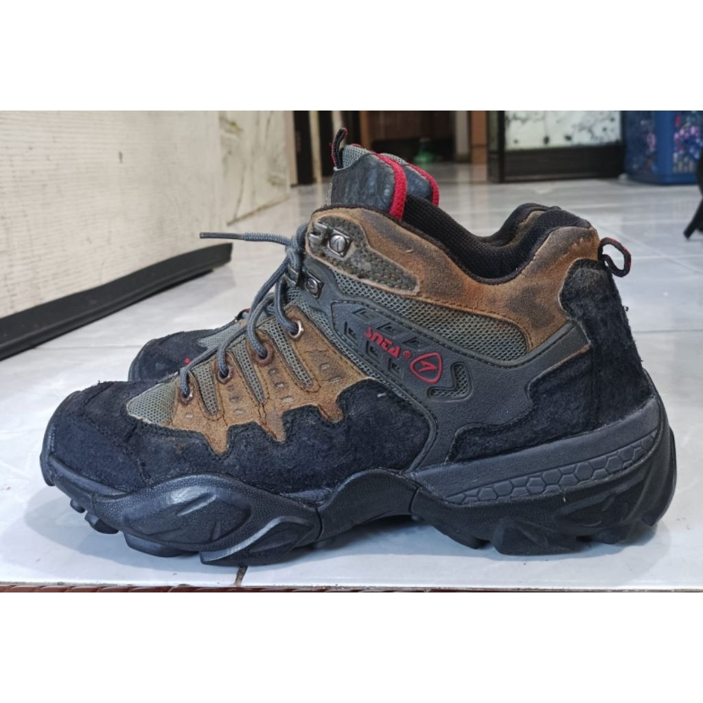 Sepatu gunung / outdoor SNTA SZ. 41, ORI second