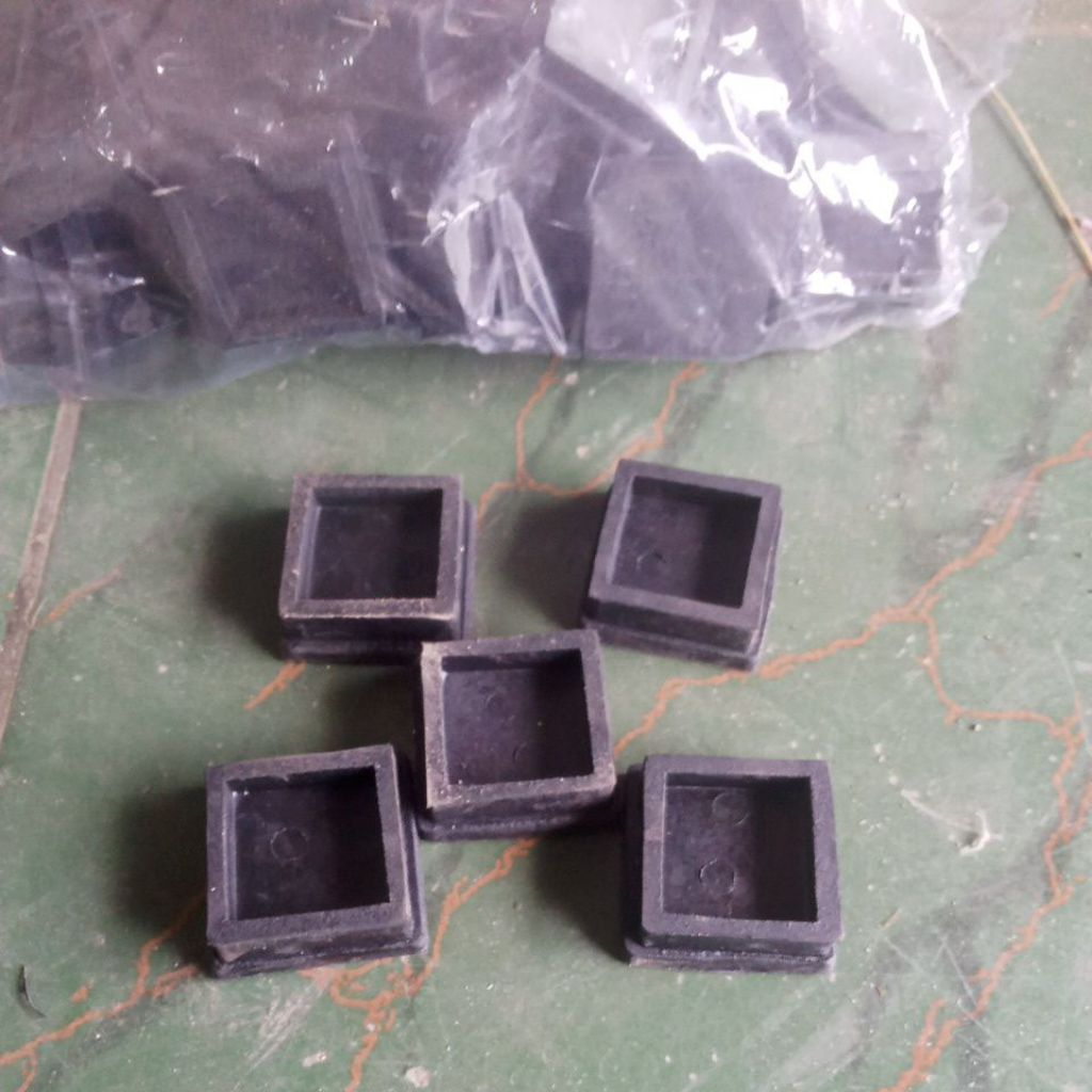 KARET KAKI HOLOW 3,5X3,5 (HOLOW 4X4 BANCI) KARET HOLOW 3,5 X3,5 (4X4 BANCI)