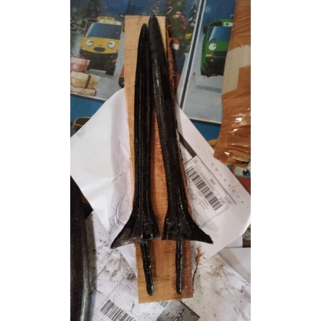Sepasang Bilah Keris Lurus Hitam Keris Isi 2 Pcs