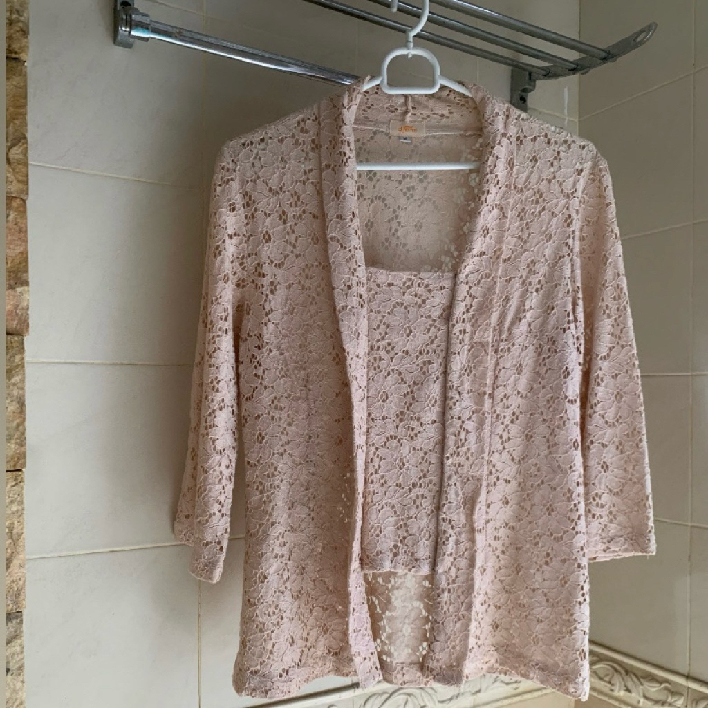 DJENE KEBAYA MODERN WANITA KREM M MEDIUM | BLUS KUTU BARU LENGAN 3/4 | BAJU BLOUSE SANTAI ACARA PEST