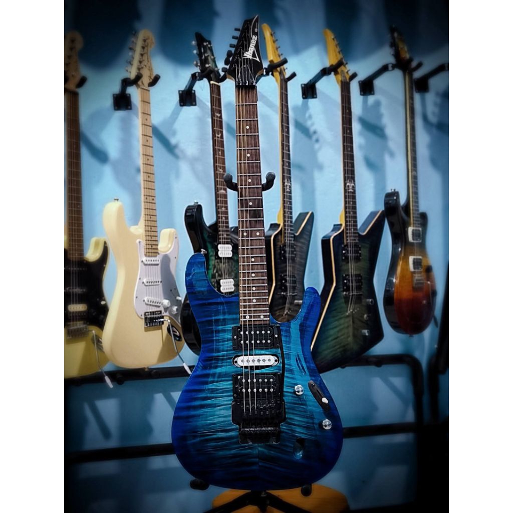 Gitar elektrik ibanes s series kondisi baru sudah seting webak tinggal jrankkkk