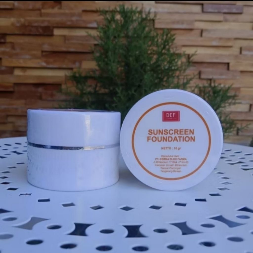 DEF sunscreen foundation (Cream pagi whitening)
