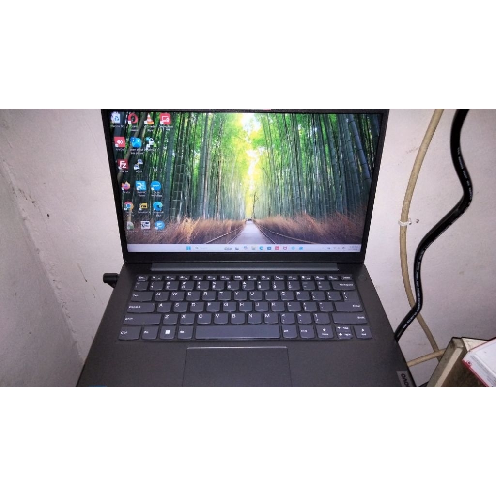 laptop lenovo v14