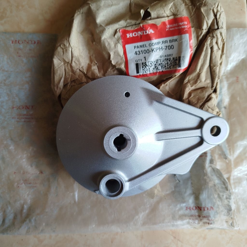 Cover Tutup Tromol Belakang Supra X 125 Revo 110 Absolute Silver Baru Original AHM 43100-KPH-700