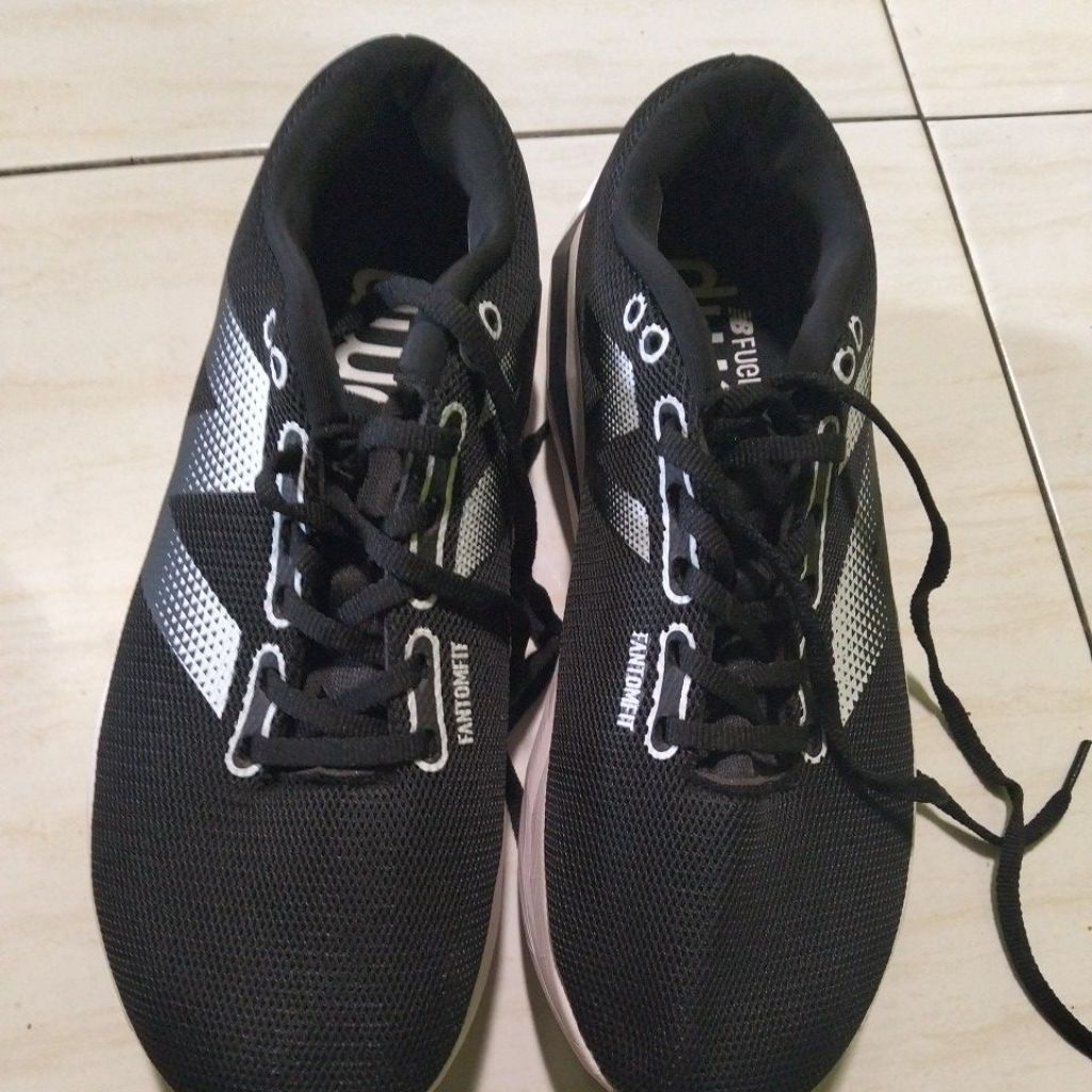 sepatu running NB ELITE
