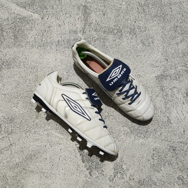 SEPATU BOLA UMBRO