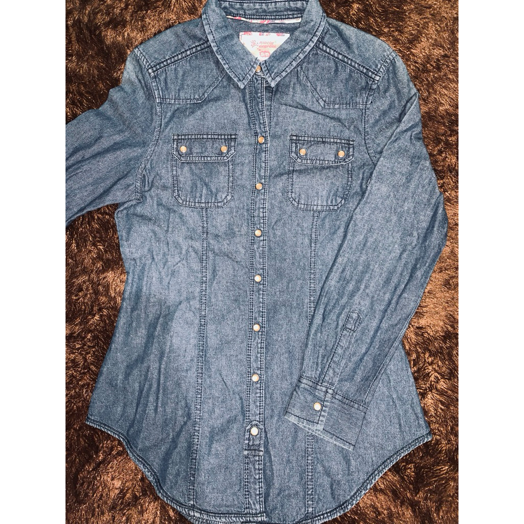 Kemeja Levis Wanita