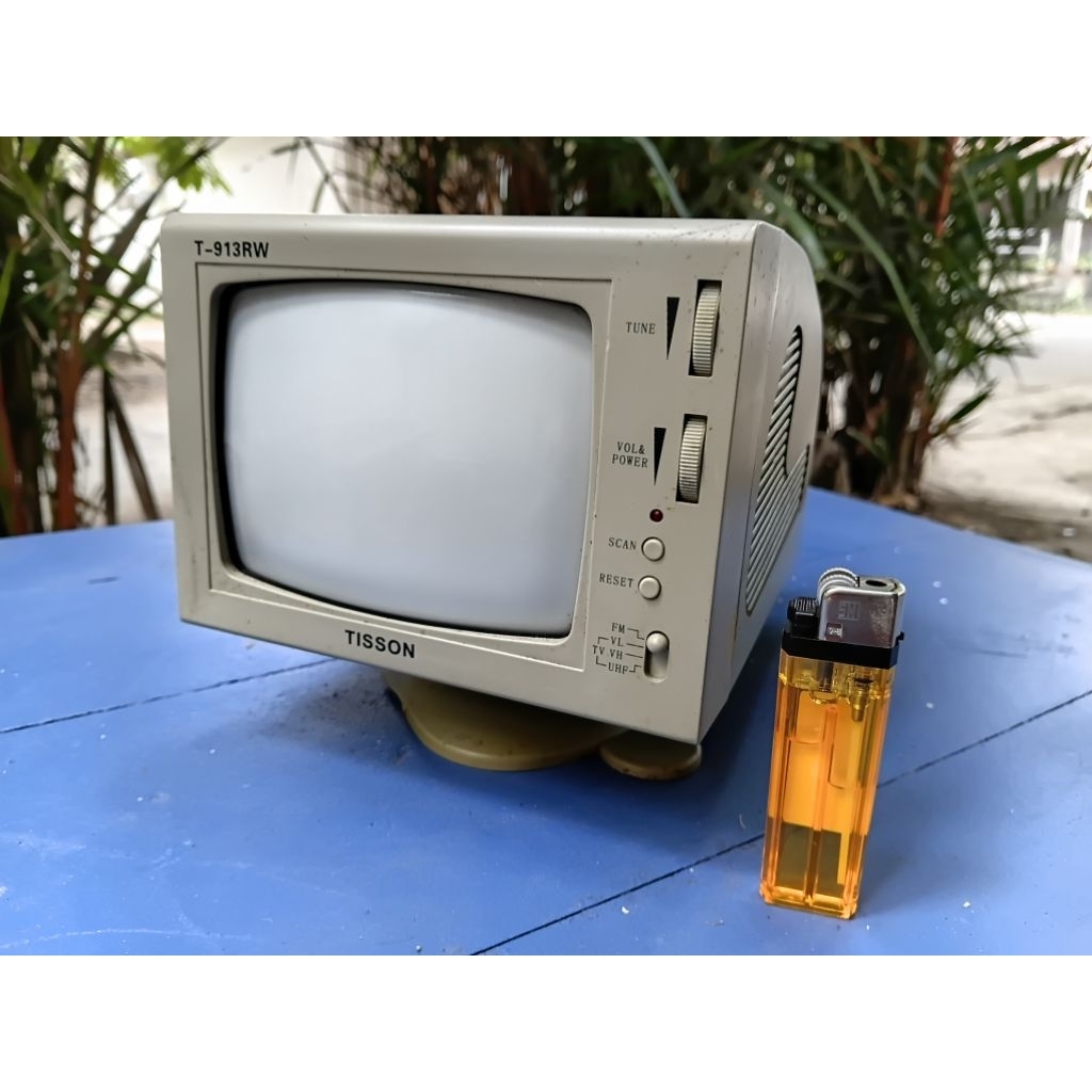 TV Mini Tisson radio nyala