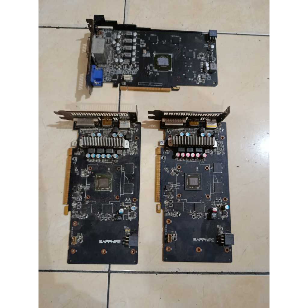 Edisi bahan kanibal..Khusus buat Teknisi.  Jual 3 pcs VGA non coler. (2 pcs SHAPPIRE PULSE RADEON RX