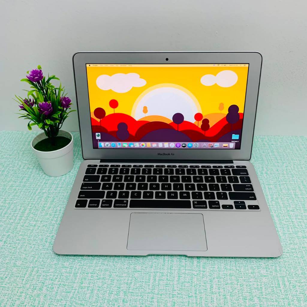 Macbook air 2014 11 inch i5 RAM 4 SSD 128/256 second bergaransi