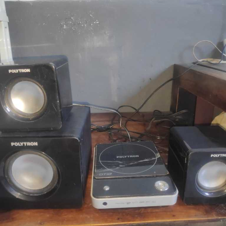 DVD PLAYER POLYTRON DTIB 3500C + SPEAKER