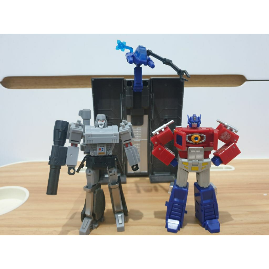 Jinbao DF04 Optimus Prime dan DF05 Megatron